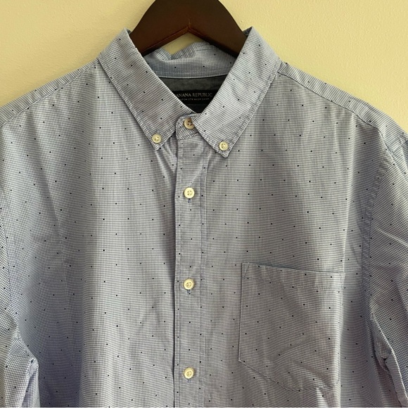 Men’s Banana Republic Camden Fit Button Down - Picture 2 of 8